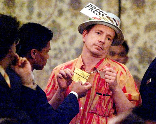 Rotten TV at Republican Party Convention 2000 © Sam Mircovich